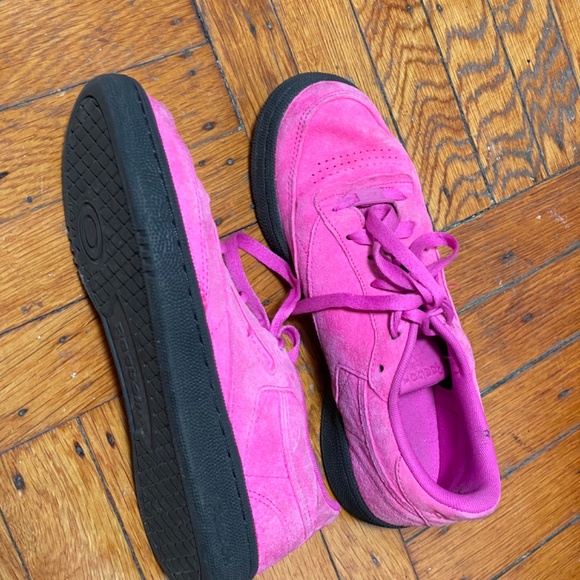 Reebok Club C in Bright Pink suede - Picture 2 of 5
